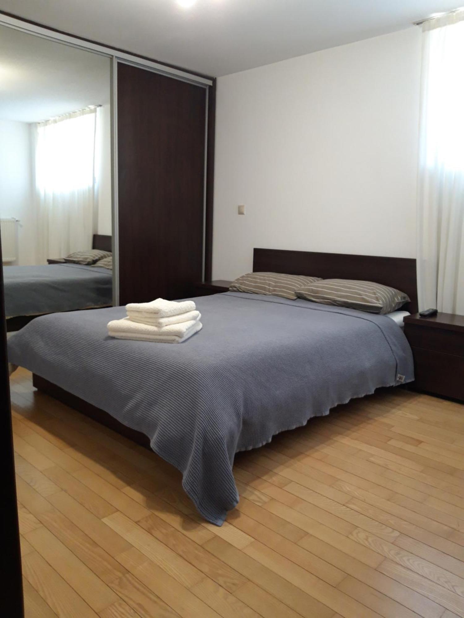 Papas Apartments Bucurestii Noi Ruang foto
